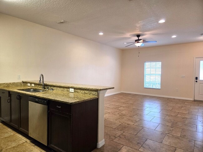 Building Photo - Adjacent to Waterfront Park