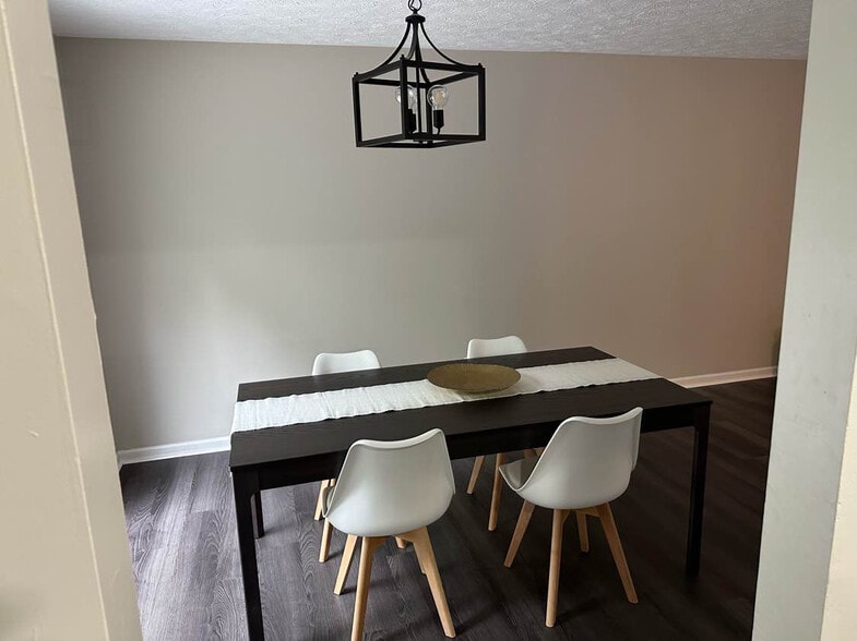 Building Photo - Room in Single Family Home on Newberry Trail