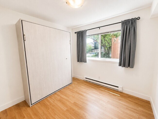 Building Photo - 2bd/1ba Seattle Condo