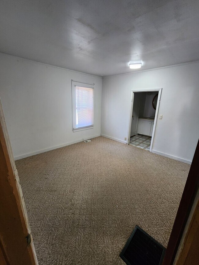 Building Photo - 207 7th Ave