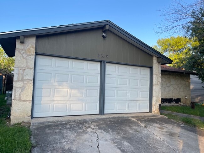 Building Photo - 4539 Guadalajara Dr