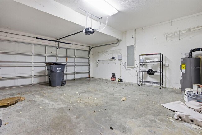 Building Photo - 2631 Queen Alberta Dr