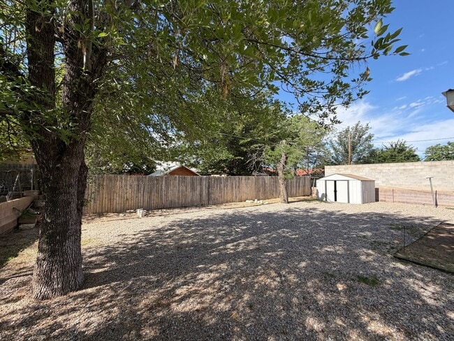 Building Photo - 3 Bedroom Single Story Available Near Comanche Rd NE & San Mateo Blvd NE!