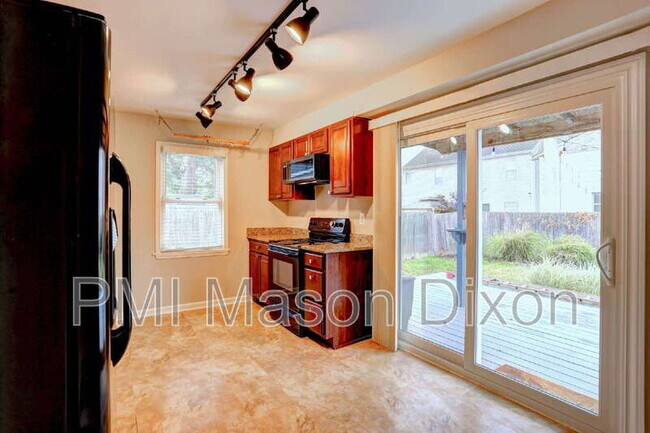 Building Photo - 1651 Elkridge Dr