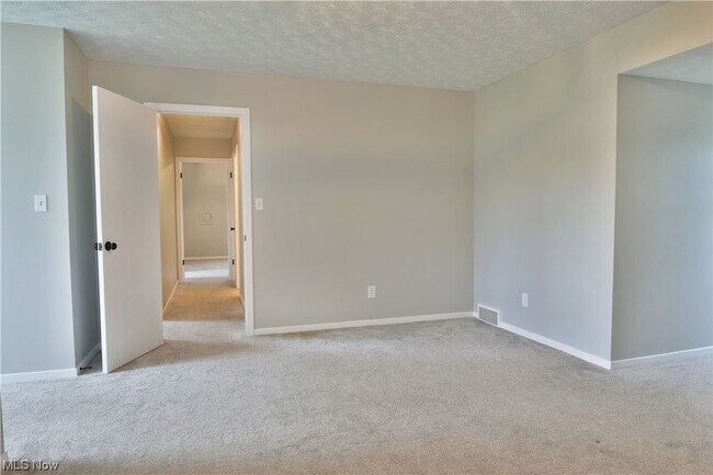 Building Photo - 5558 Pierce Rd NW
