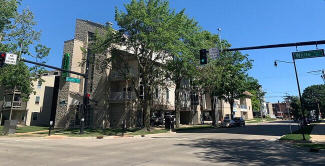 Interior Photo - 314 E White St