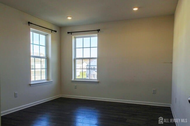 Building Photo - 601 Charleston Dr