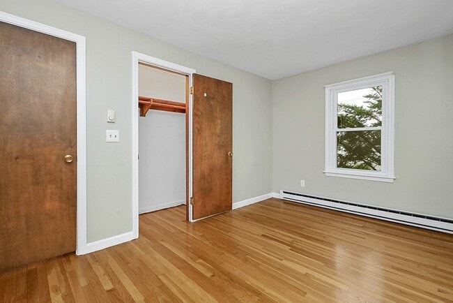 Building Photo - 72 Westfield Dr