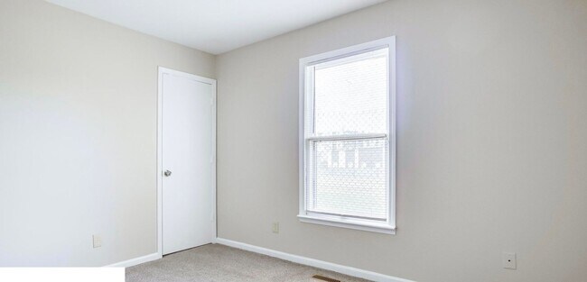 Building Photo - Live in the Heart of It All – 2BR Duplex w...