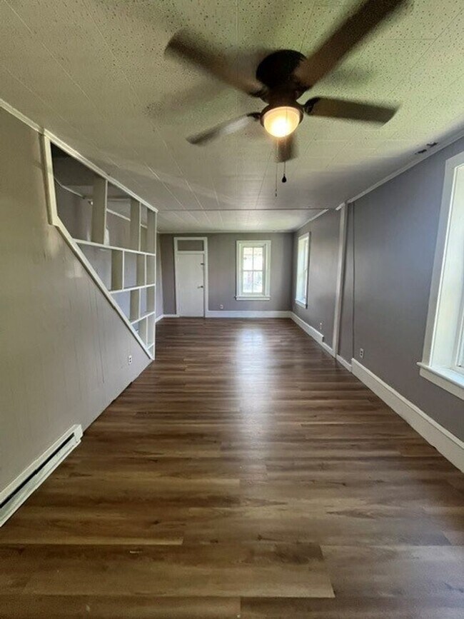 Building Photo - 3 bedroom 1 bathroom