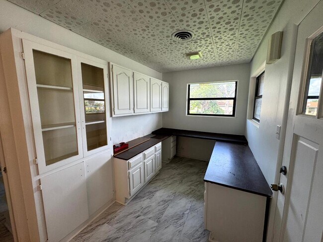 Building Photo - 101 Lake Breeze Dr