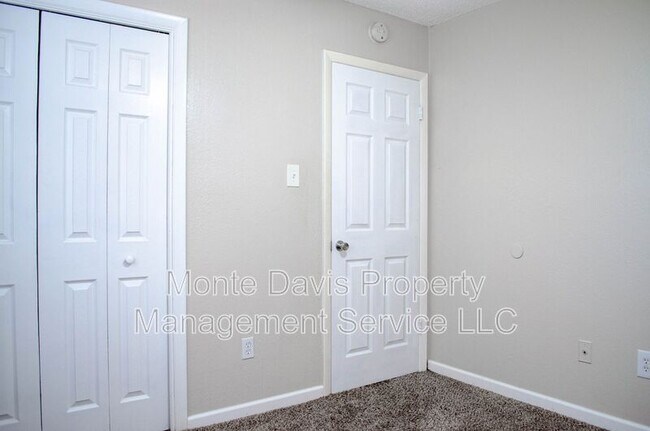 Building Photo - 2306 Fuzz Fairway