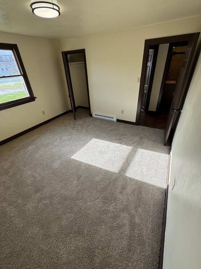 Building Photo - 702 Peer St