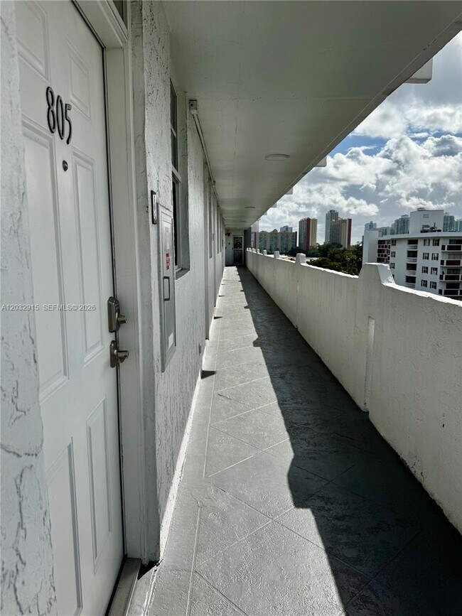 Building Photo - 3545 NE 166th St