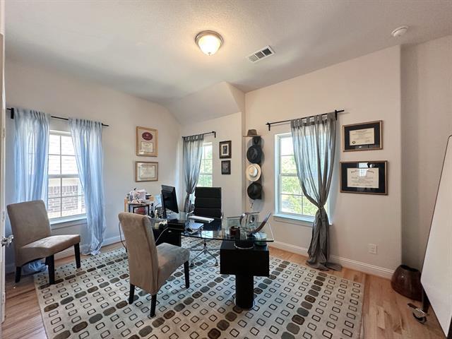 Building Photo - 8721 Paradise Dr