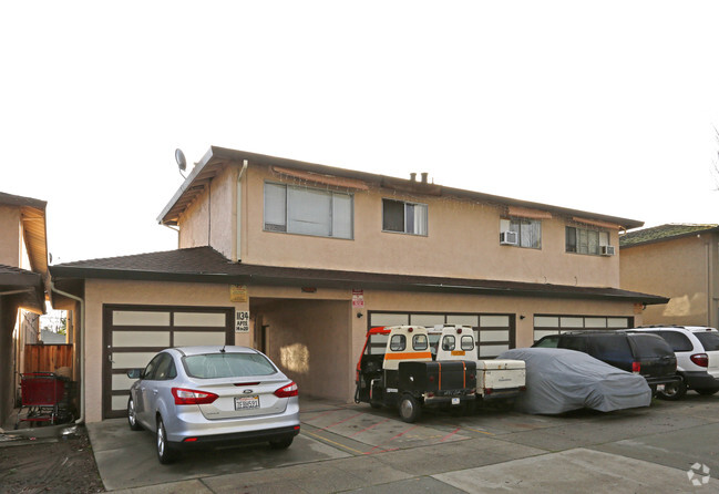 Building Photo - 1134 Oakmont Drive Apartments