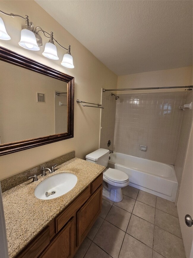 Building Photo - 9797 Leawood Blvd