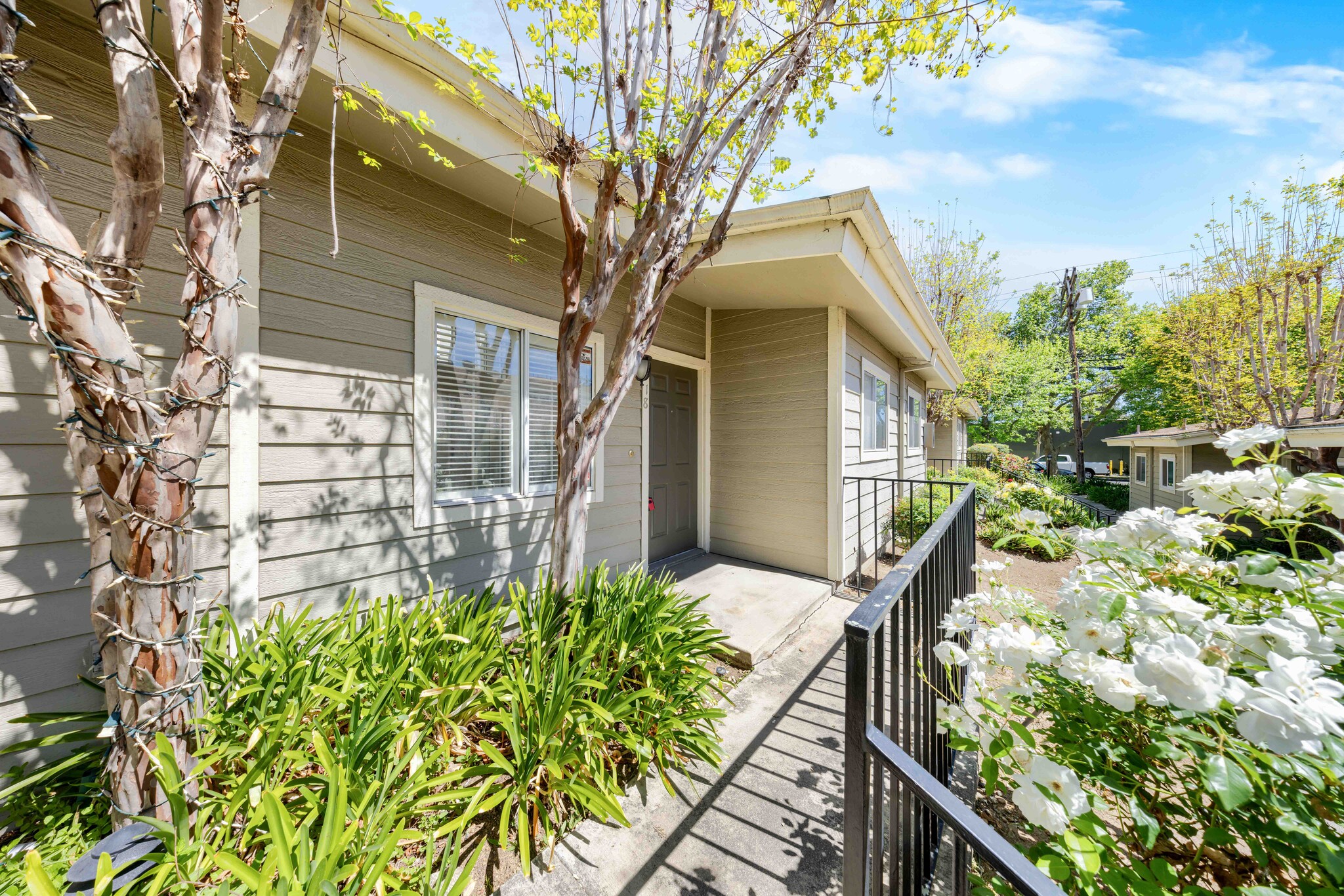 Building Photo - 11377 Osborne Pl