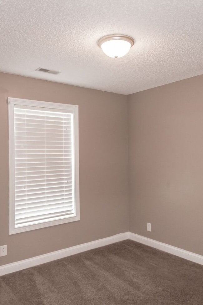 Building Photo - Nice home located on quiet Culdesac!
