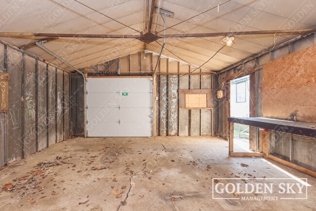 Building Photo - 2321 N Macedonia Ave