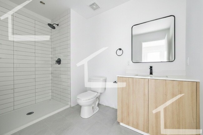 Building Photo - Beautiful 1Br/1Bth NEW CONSTRUCTION apartment!  Laundry in unit! Great locations!