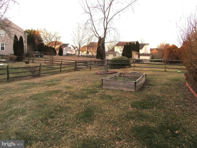 Building Photo - 136 Clear Creek Dr