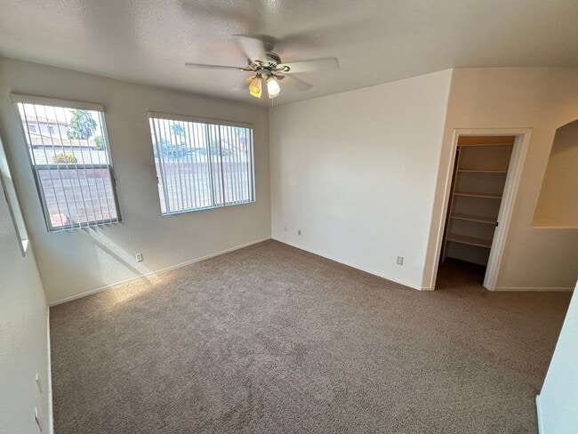Building Photo - Beautiful 3Bed/2Bath Single Story Home loc...