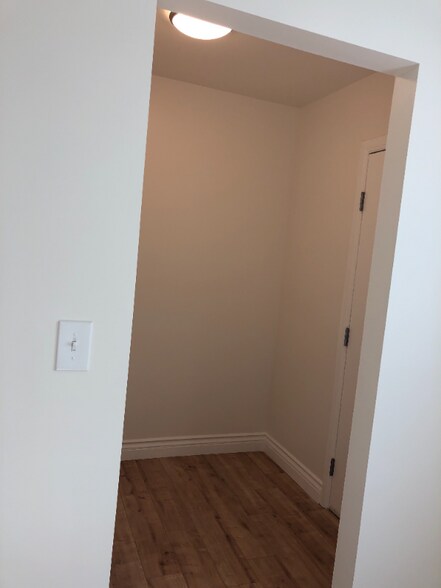 Building Photo - 3654 W 58th Pl