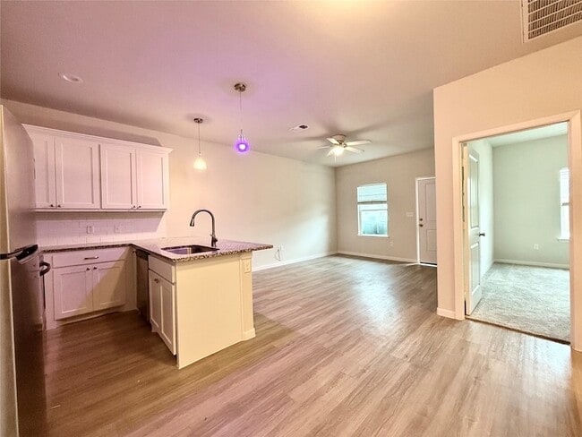 Building Photo - 2301 N Hickory St