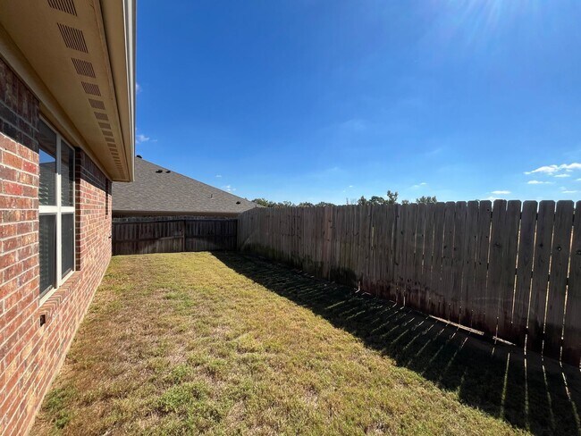 Building Photo - 319 Princess Pl.