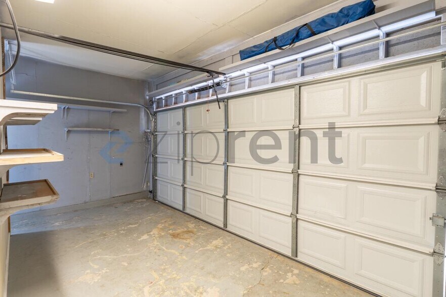 Building Photo - Unit
