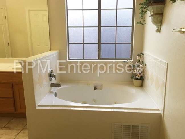 Building Photo - MOVE IN SPECIAL of $300 Off First Months Rent