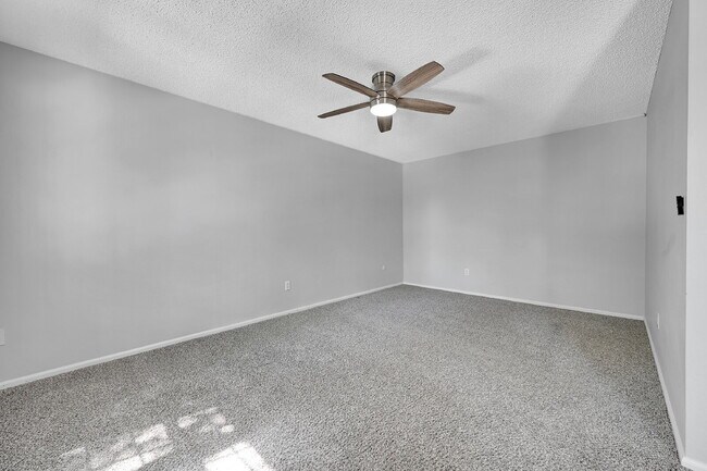 Building Photo - $2,895 - 3 Bed, 2.5 Bath Home with Central...