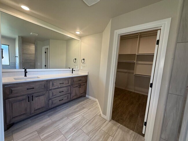 Building Photo - 8401 HazelWood Wy