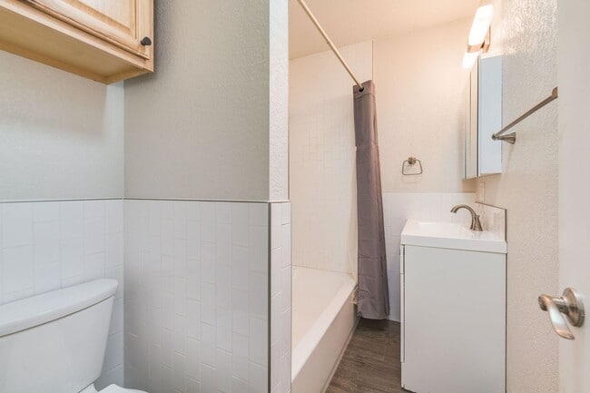 Building Photo - 5 bed 3 bath Home in Fairbanks