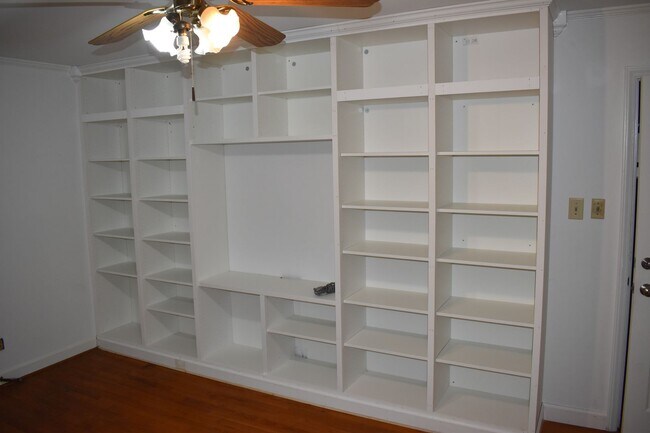 Building Photo - Beautiful Ranch Home