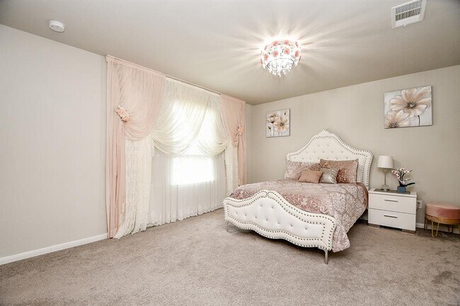 Building Photo - 2707 Dry Creek Dr