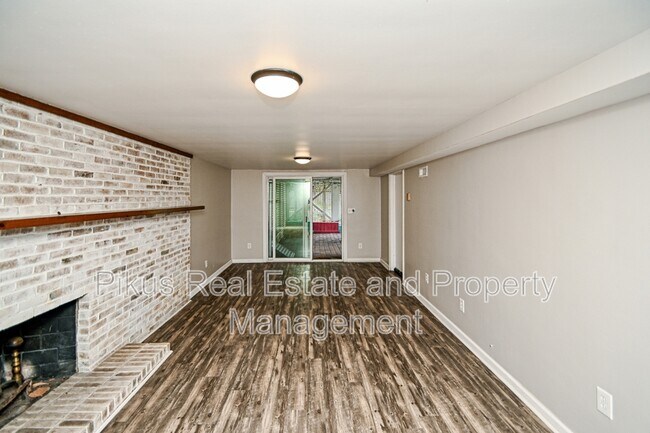 Building Photo - 1280 Linwood Ave SW
