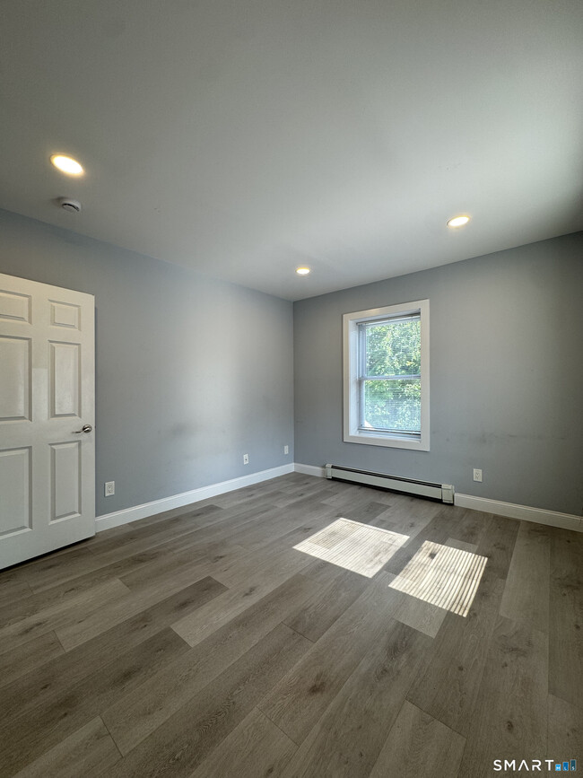 Building Photo - 40 Clarks Hill Ave