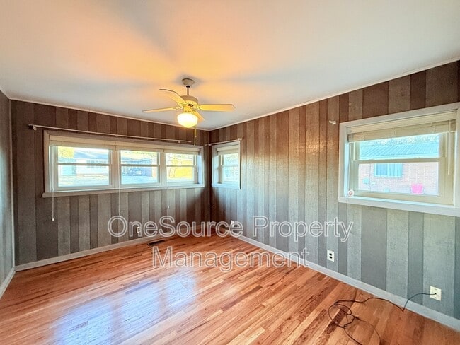 Building Photo - 656 S 11th St