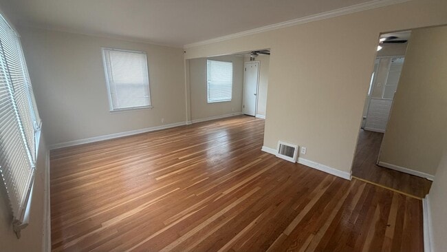 Building Photo - 1410 Akron Dr