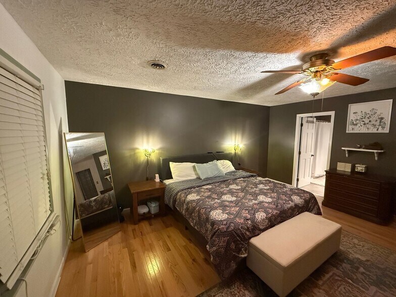 Building Photo - 127 Pilgrim Cove
