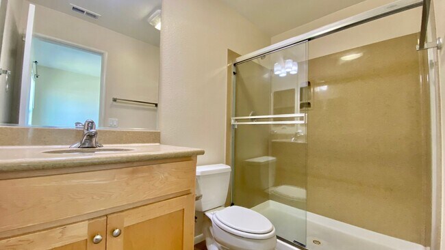 Building Photo - Contemporary 2-Bedroom Condo at the Heart ...