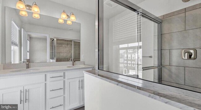 Building Photo - 5044 Silver Oak Dr