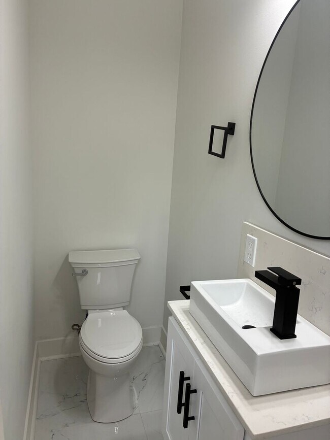 Building Photo - 1539 Lowrie St