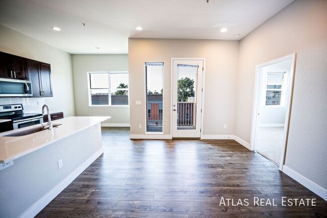 Building Photo - FREE February - Beautiful 2 Bed 2 Bath Cor...