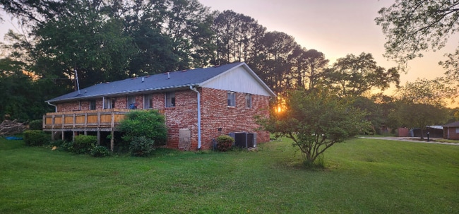 Building Photo - 203 Fleming Dr