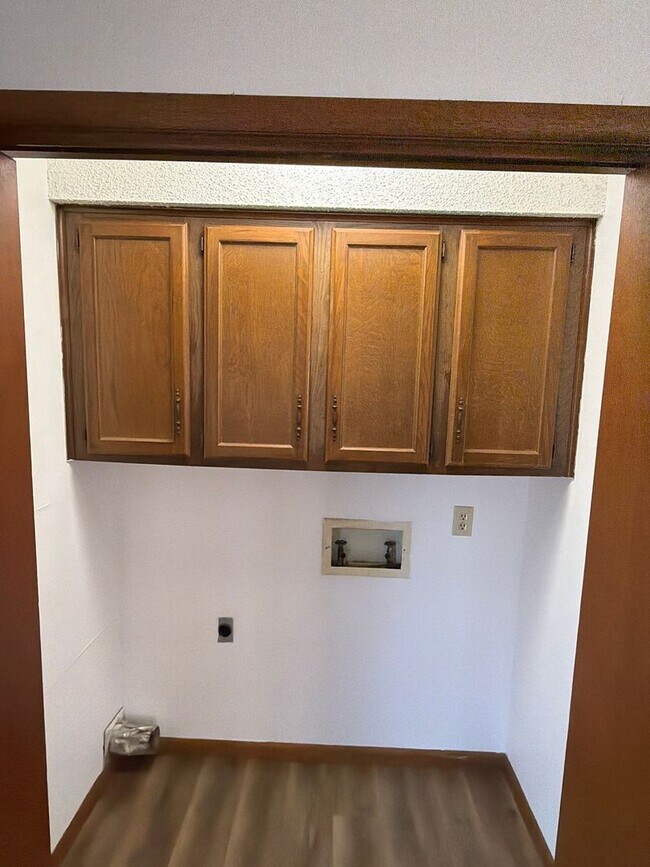 Building Photo - 3335 E Sunset St