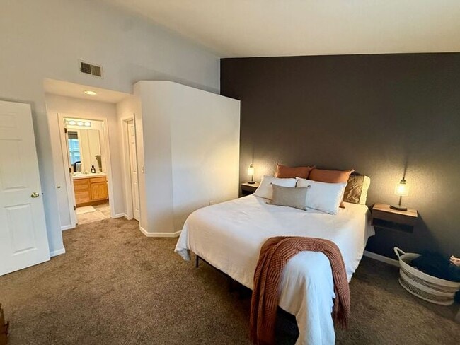 Building Photo - Beautiful 2 bedroom, 2 Bath Condo with 1 Car Detached Garage in Southwest Fort Collins, CO