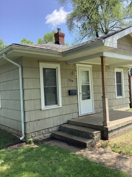 Building Photo - 1210 Emerson Ave